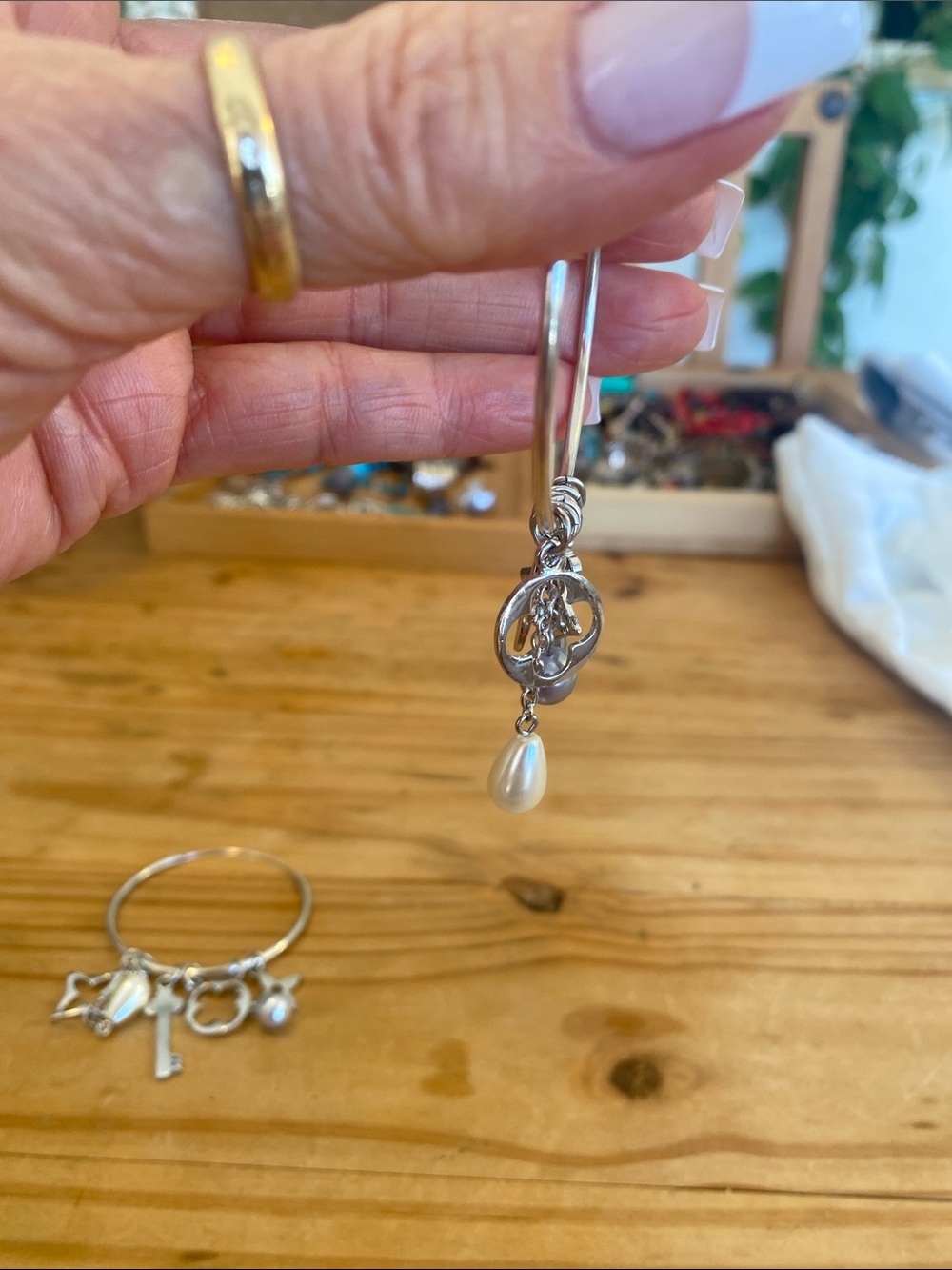 🎉 UPCYCLED LOUIS VUITTON EARRINGS! - Picture 6 of 7